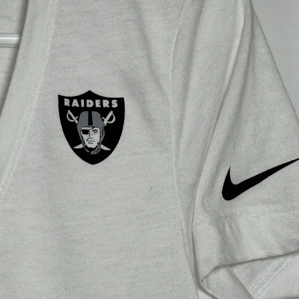 Nike‎ NFL Raiders Women's V-Neck T-Shirt / Size Medium / Sku0078